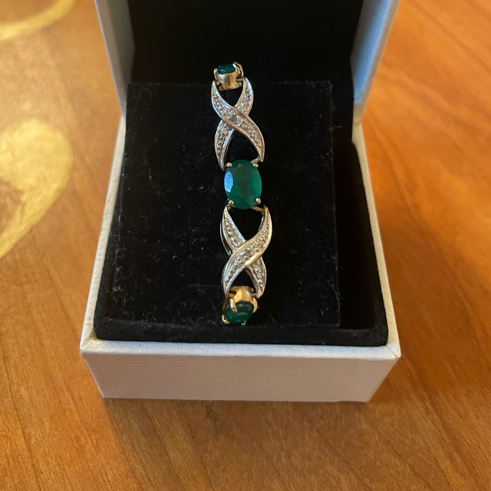 Yellow gold bracelet gemstone and diamonds